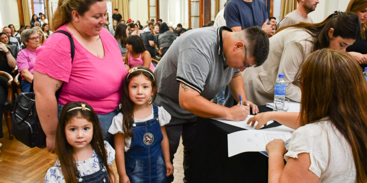FAMILIAS DE BRAGADO CON TECHO PROPIO. 70 ADJUDICATARIOS DEL BARRIO “TUCHO” LEMOS