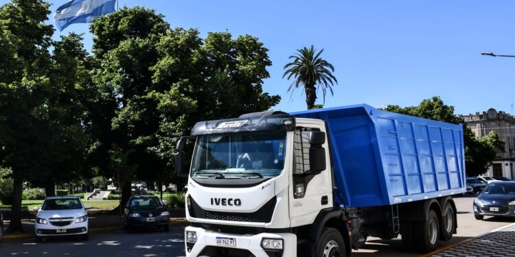 SERVICIOS PÚBLICOS: EL MUNICIPIO ADQUIRIÓ UN NUEVO CAMIÓN VOLCADOR 1 SERVICIOS PÚBLICOS: EL MUNICIPIO ADQUIRIÓ UN NUEVO CAMIÓN VOLCADOR