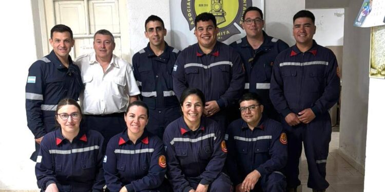 CON MUCHA FELICIDAD, MECHITA PRESENTÓ NUEVOS BOMBEROS VOLUNTARIOS 1 CON MUCHA FELICIDAD, MECHITA PRESENTÓ NUEVOS BOMBEROS VOLUNTARIOS