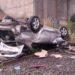 UN AUTO CAYO DESDE EL PUENTE A LA RUTA 46. QUEDO VOLCADO SOBRE LAS VIAS