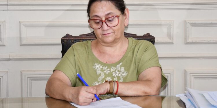 POR LICENCIA DE BARENGHI, ESTER BUSTOS ASUMIÓ COMO INTENDENTA INTERINA 1 POR LICENCIA DE BARENGHI, ESTER BUSTOS ASUMIÓ COMO INTENDENTA INTERINA