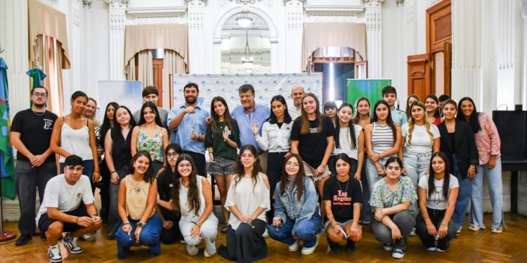 BECAS RESIDENCIALES: EL MUNICIPIO ENTREGÓ LAS LLAVES A LOS INGRESANTES DEL CICLO LECTIVO 2026 1 BECAS RESIDENCIALES: EL MUNICIPIO ENTREGÓ LAS LLAVES A LOS INGRESANTES DEL CICLO LECTIVO 2026