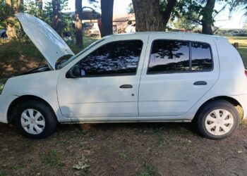 UN HOMBRE SE DESVANECIO MIENTRAS MANEJABA Y TERMINO EN LA BANQUINA