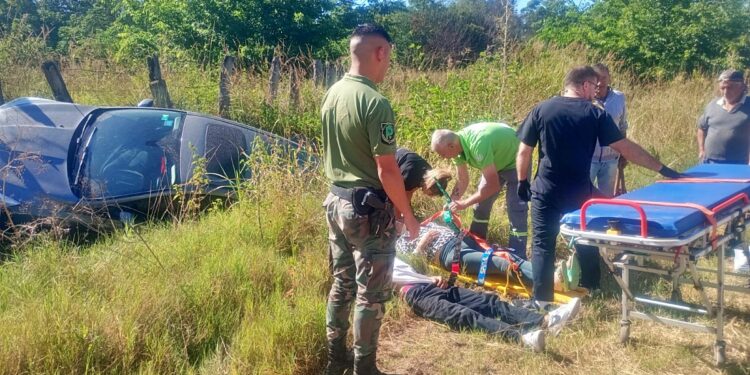 VUELCO EN UN CAMINO VECINAL DE MÁXIMO FERNANDEZ.