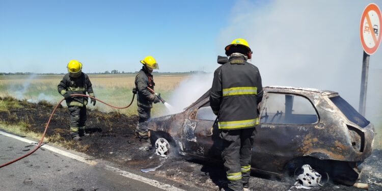 INCENDIO VEHÍCULAR SOBRE RUTA 5. NO HUBO HERIDOS