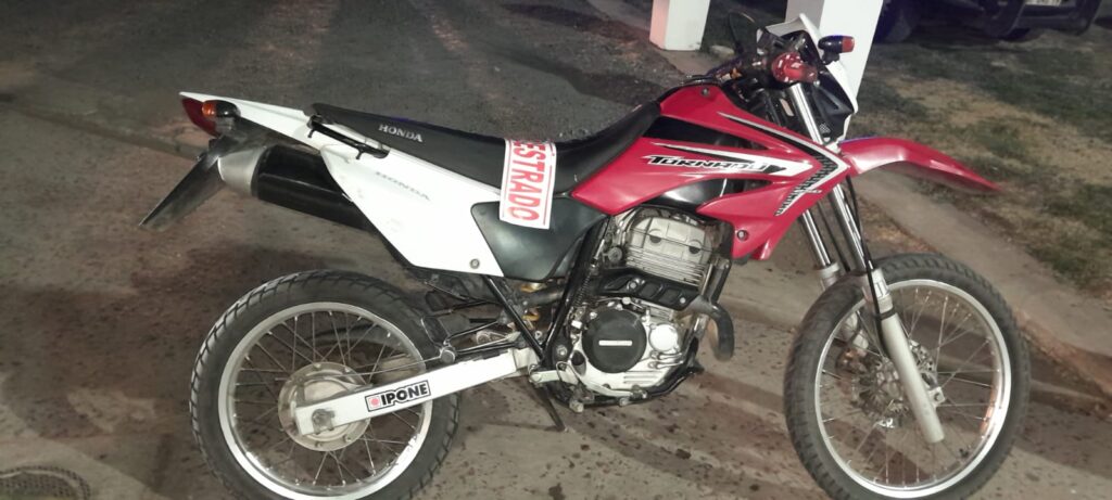 CONTROL URBANO INTERVINO TRAS UN CHOQUE ENTRE MOTOCICLISTAS ALCOHOLIZADOS 4 moto a