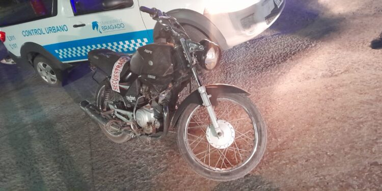 CONTROL URBANO INTERVINO TRAS UN CHOQUE ENTRE MOTOCICLISTAS ALCOHOLIZADOS 1 CONTROL URBANO INTERVINO TRAS UN CHOQUE ENTRE MOTOCICLISTAS ALCOHOLIZADOS