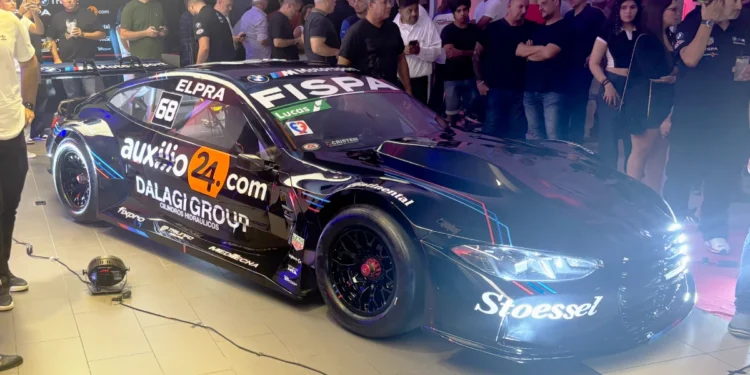 TC: SE PRESENTÓ EL BMW M4 QUE MANEJARÁN SANTERO Y EL BRAGADENSE CANDELA