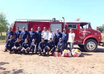 BOMBEROS DE BRAGADO SALUDA AL FLAMANTE CUARTEL DE WARNES