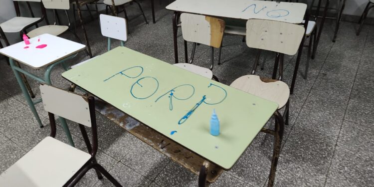 ENSAÑAMIENTO CON LA ESCUELA N° 7. OTRA VEZ ENTRARON Y CAUSARON DAÑOS