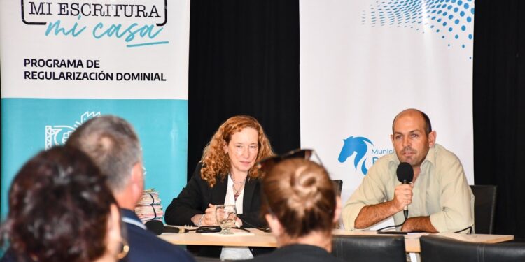 SE REALIZÓ EN LA MUNICIPALIDAD UNA NUEVA JORNADA DE FIRMA DE TÍTULOS DE PROPIEDAD 1 SE REALIZÓ EN LA MUNICIPALIDAD UNA NUEVA JORNADA DE FIRMA DE TÍTULOS DE PROPIEDAD