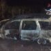 UN AUTO QUEDÓ TOTALMENTE CONSUMIDO POR EL FUEGO