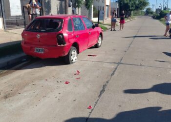 SE CHOCO UN AUTO ESTACIONADO. FUE INTERNADO EN EL HOSPITAL