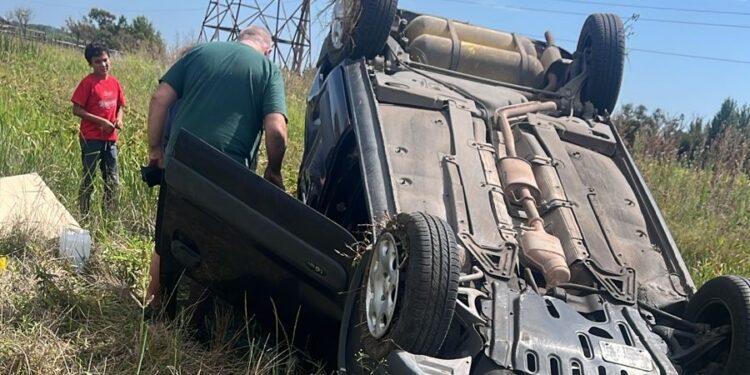 VUELCO EN LA RUTA 46. AFORTUNADAMENTE SIN HERIDOS GRAVES