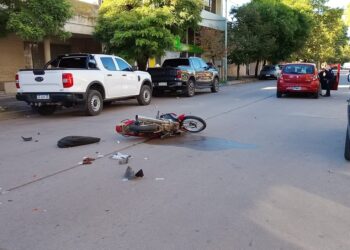 UN ACCIDENTE CON UN MOTOCICLISTA HERIDO