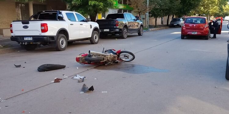 UN ACCIDENTE CON UN MOTOCICLISTA HERIDO 1 UN ACCIDENTE CON UN MOTOCICLISTA HERIDO