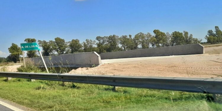 INCERTIDUMBRE POR OBRAS EN LA AU 5: PARALIZAN LAS OBRAS POR FALTA DE PAGO