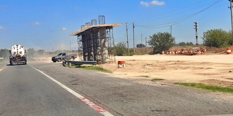 INCERTIDUMBRE POR OBRAS EN LA AU 5: PARALIZAN LAS OBRAS POR FALTA DE PAGO