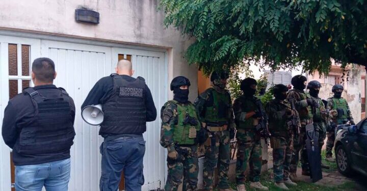 PERSONAL DE CIBERDELITOS REALIZÓ UN ALLANAMIENTO EN LA CASA DE UN EX POLICIA POR UNA CAUSA DE ABUSO SEXUAL INFANTIL