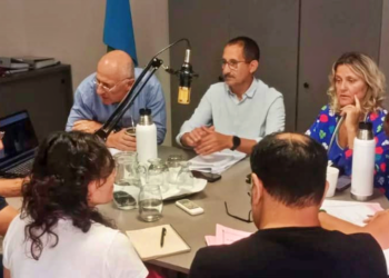 HABRÍA CONSENSO PARA TRATAR LA EMERGENCIA AMBIENTAL SOBRE UN PROYECTO UNIFICADO DE LLA Y LA UCR 10 HABRÍA CONSENSO PARA TRATAR LA EMERGENCIA AMBIENTAL SOBRE UN PROYECTO UNIFICADO DE LLA Y LA UCR