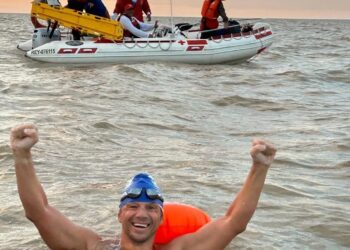 DOS PAÍSES, UN EQUIPO. CRUZO EL RIO DE LA PLATA A NADO. UN BRAGADENSE EN LA HAZAÑA