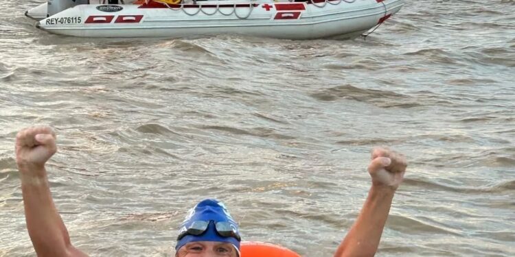 DOS PAÍSES, UN EQUIPO. CRUZO EL RIO DE LA PLATA A NADO. UN BRAGADENSE EN LA HAZAÑA