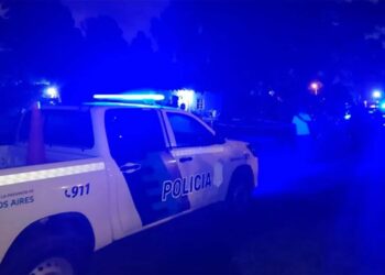 DOS JOVENES FUERON HALLADOS EN EL PATIO DE UNA VIVIENDA Y APREHENDIDOS POR LA POLICIA