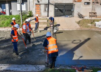 SERGIO BARENGHI RECORRIÓ EL INICIO DE LOS TRABAJOS DE PAVIMENTO EN CALLE IBARGUREN Y COMBATE DE SAN LORENZO 1 SERGIO BARENGHI RECORRIÓ EL INICIO DE LOS TRABAJOS DE PAVIMENTO EN CALLE IBARGUREN Y COMBATE DE SAN LORENZO