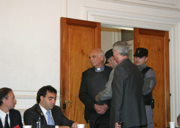 PARA NO OLVIDAR EL DIA QUE EL CURA REPRESOR CRISTIAN VON WERNICH FUE DECLARARO PERSONA “NO GRATA” EN BRAGADO