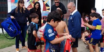 LOS CHICOS DEL FÚTBOL DEL FONAVI TIENEN SU VESTIMENTA