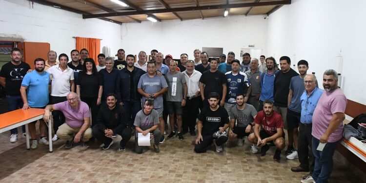 ENTREGA DE CHEQUES A 31 ENTIDADES DEPORTIVAS: SE DISTRIBUYERON MÁS DE 15 MILLONES DE PESOS