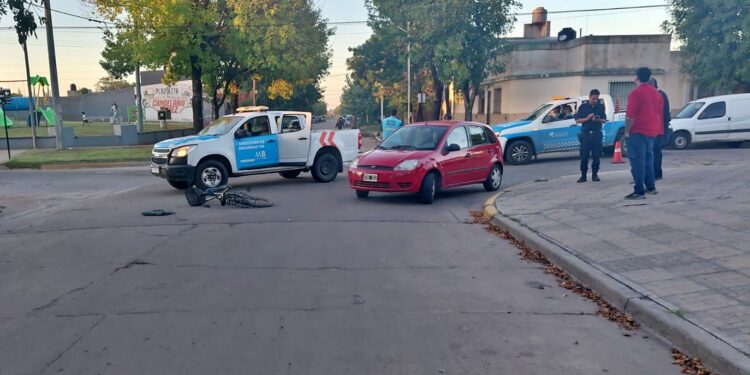 ACCIDENTE ENTRE UN AUTOMOVIL Y UN CICLISTA
