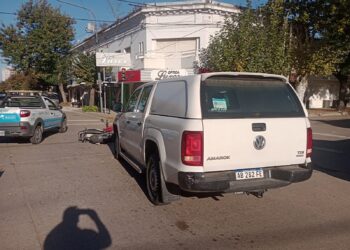 CHOQUE EN CENTRICA ESQUINA CON SEMAFORO, FELIZMENTE SIN LESIONADOS