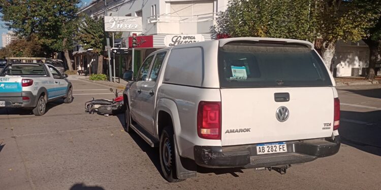 CHOQUE EN CENTRICA ESQUINA CON SEMAFORO, FELIZMENTE SIN LESIONADOS