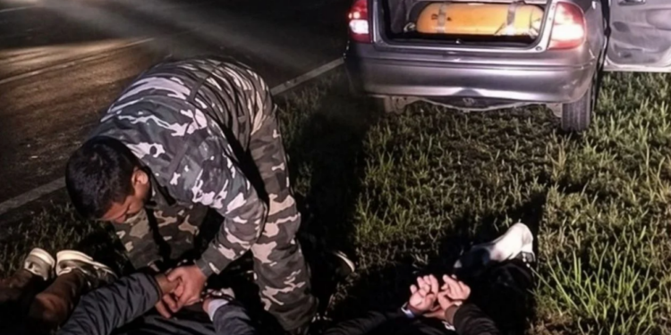 PERSECUCION EN PLENA RUTA 5 ENTRE CHIVILCOY Y MECHITA.  TRES ARMAS SECUESTRADAS Y TRES PERSONAS APREHENDIDAS