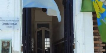 LOS GREMIOS SOLICITARON UNA REUNION AL CONSEJO ESCOLAR Y LA PRESIDENTE NO FUE AL ENCUENTRO