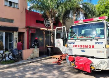 CUANTIOSAS PERDIDAS MATERIALES POR UN INCENDIO EN LOCAL DE GASTRONOMIA