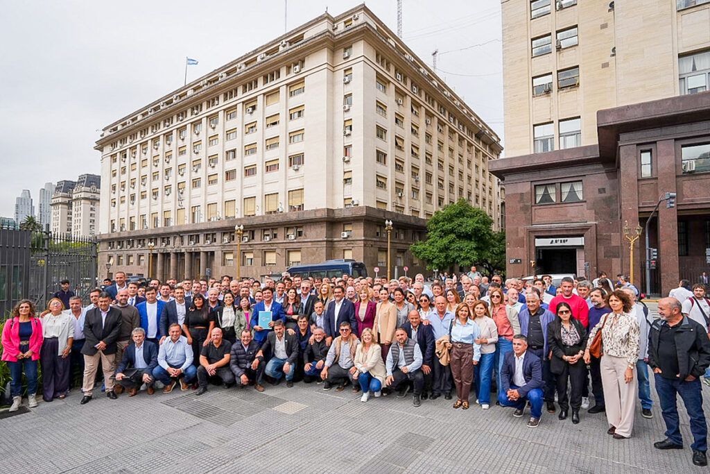intendnetes frente ministerio petovello