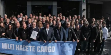 BARENGHI JUNTO A LOS INTENDENTES BONAERENSES EN CAPITAL HUMANO: UN CARTEL FUE LA UNICA RECEPCION QUE TUVIERON