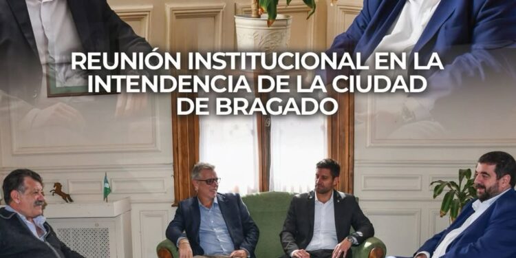 REUNION DE MASONES CON EL INTENDENTE BARENGHI. LOS ACOMPAÑO EL BRAGADENSE CESAR MUÑOZ