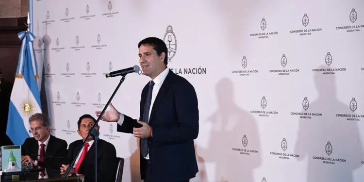 MAXIMILIANO ABAD (UCR) FUE DISTINGUIDO COMO UNO DE LOS SENADORES MÁS DESTACADOS DEL PAÍS.