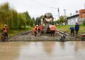 DESPUES DE LAS LLUVIAS, EL MUNICIPIO REANUDO LA OBRA DE PAVIMENTACION