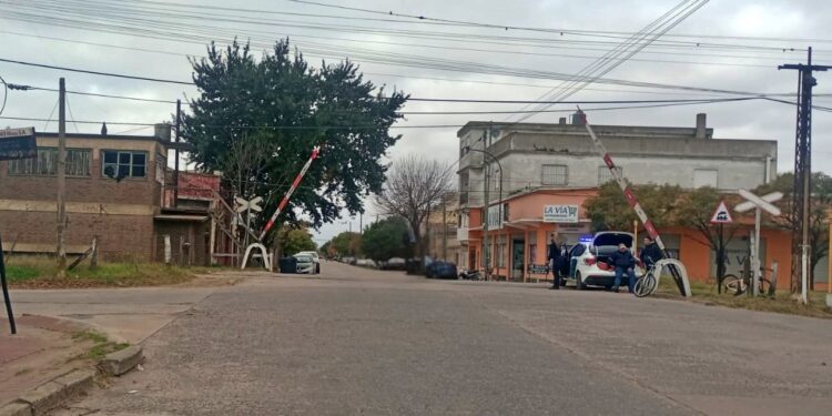UN CICLISTA RESULTÓ CON UNA FRACTURA AL SER EMBESTIDO POR UN AUTOMÓVIL.