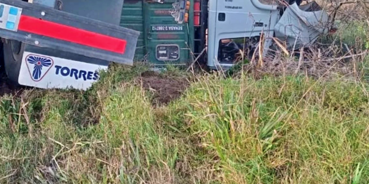 HOY EN RUTA 5, FRENÓ PARA NO ATROPELLAR A UN CICLISTA Y PROVOCÓ UN VIOLENTO CHOQUE MÚLTIPLE