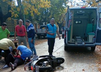 UNA MUJER DE 75 AÑOS SUFRIO UNA FRACTURA AL CHOCAR CON SU MOTO