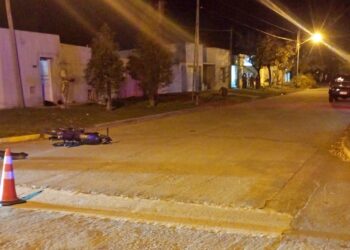 UN MOTOCICLISTA RESULTO CON UNA FRACTURA AL CHOCAR CON UNA CAMIONETA 9 UN MOTOCICLISTA RESULTO CON UNA FRACTURA AL CHOCAR CON UNA CAMIONETA