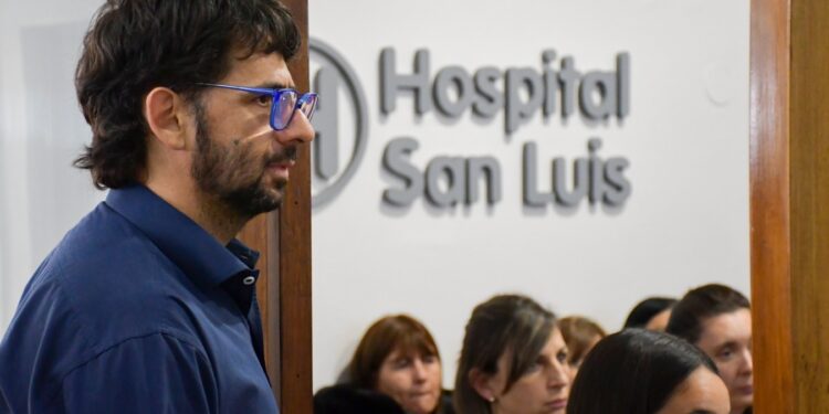 DURO DESCARGO DEL DIRECTOR DEL HOSPITAL CONTRA MONZÓN: “SU DISCURSO ES PERVERSO Y ALEJADO DE LA REALIDAD”