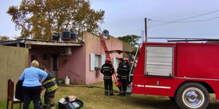PRINCIPIO DE INCENDIO EN WARNES. NO HUBO HERIDOS