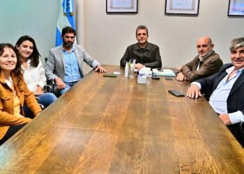 MASSA MANDÓ A LOS CANDIDATOS A CAMINAR EN LA CUARTA: QUIÉNES ASOMAN EN CADA DISTRITO…¿QUIEN EN BRAGADO?
