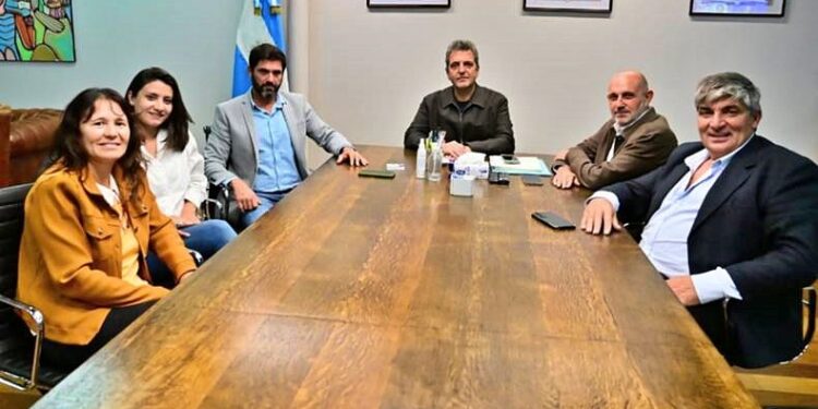 MASSA MANDÓ A LOS CANDIDATOS A CAMINAR EN LA CUARTA: QUIÉNES ASOMAN EN CADA DISTRITO…¿QUIEN EN BRAGADO?
